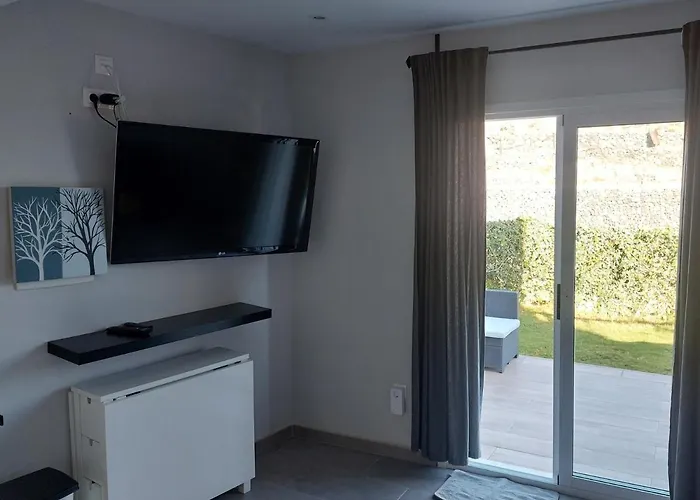 아파트 Modern With Private Pool 아데제