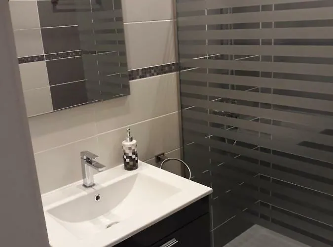 아파트 Modern With Private Pool *