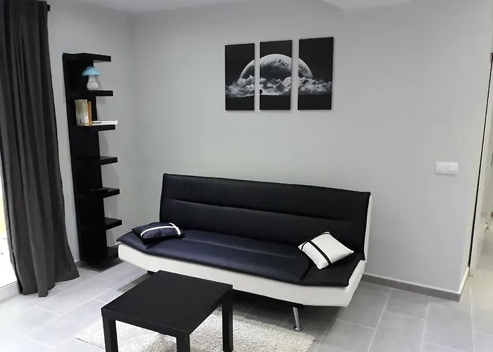 Modern With Private Pool 아데제